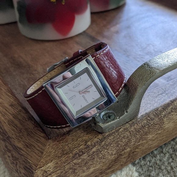 Gorgeous unique watch practically new. - Picture 1 of 3